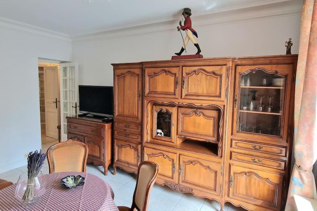 Appartement Christina : A Deux Pas De La Tour Eiffel Paris