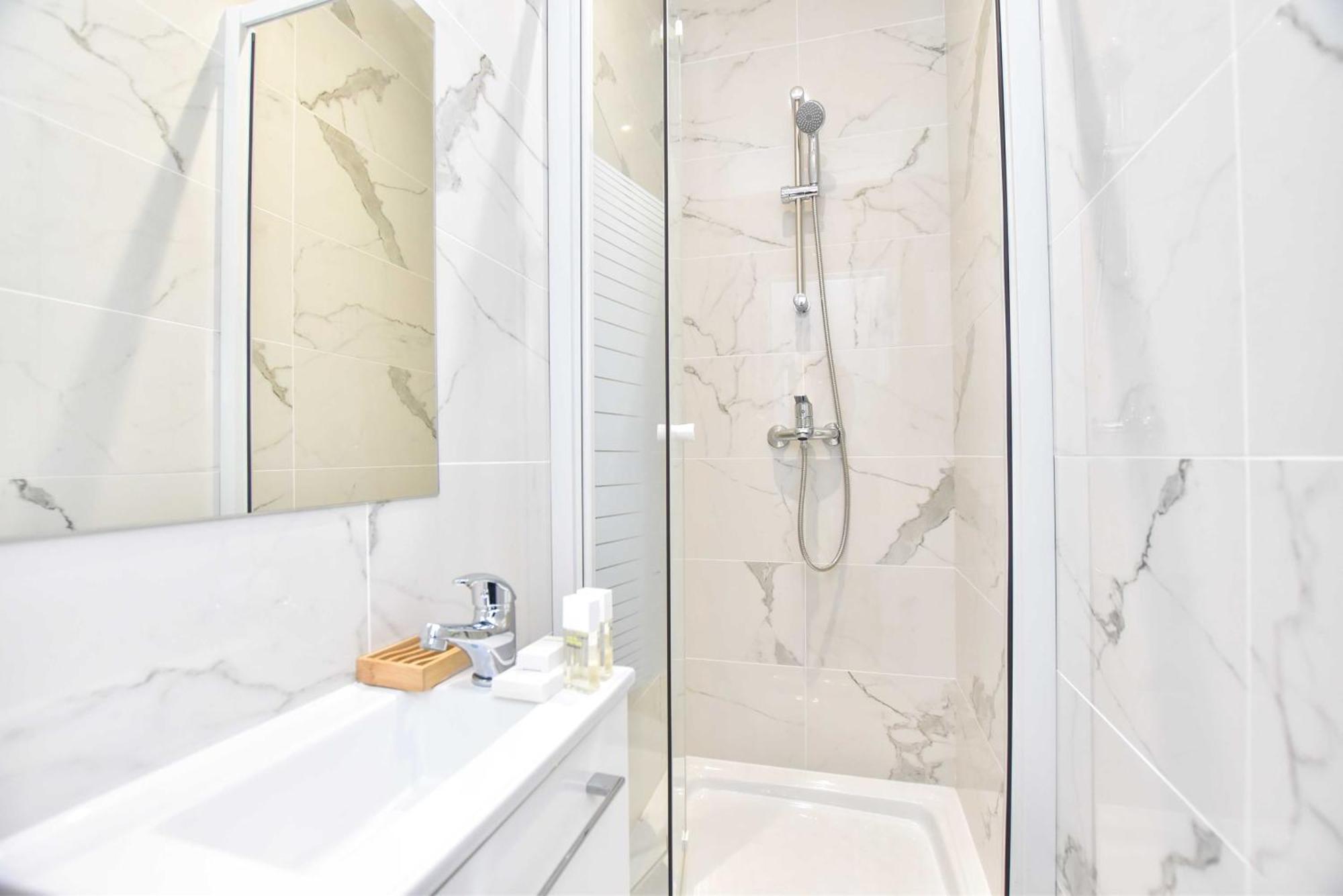 Family - 4br - 10p - Menilmontant * Paris