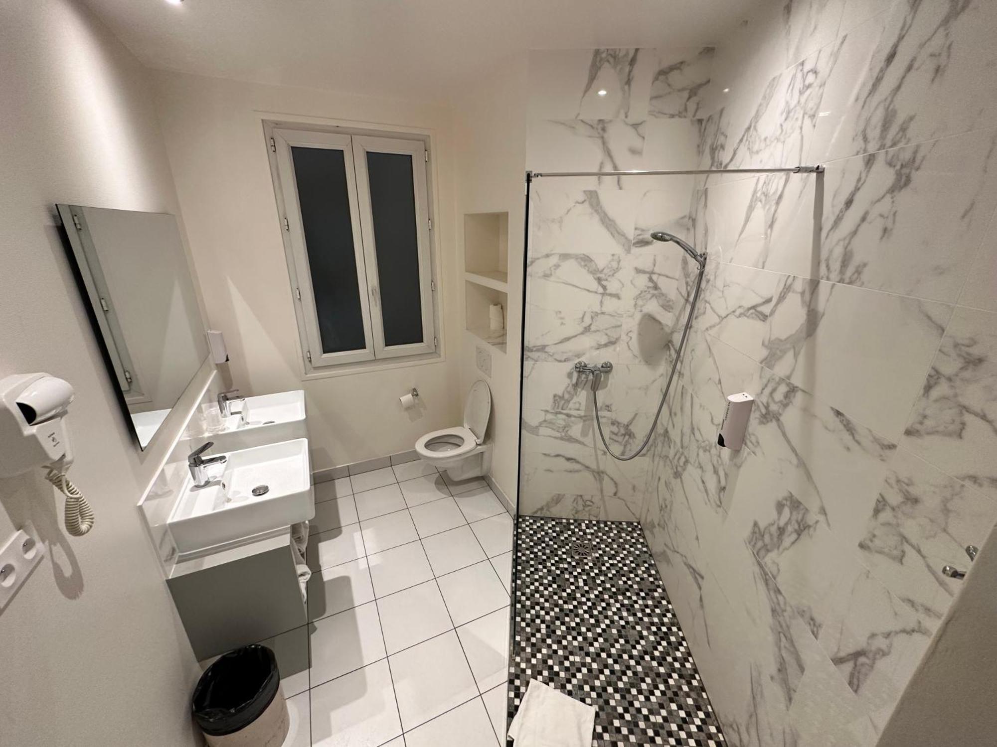 Richmond Gare Du Nord Hotel 2*