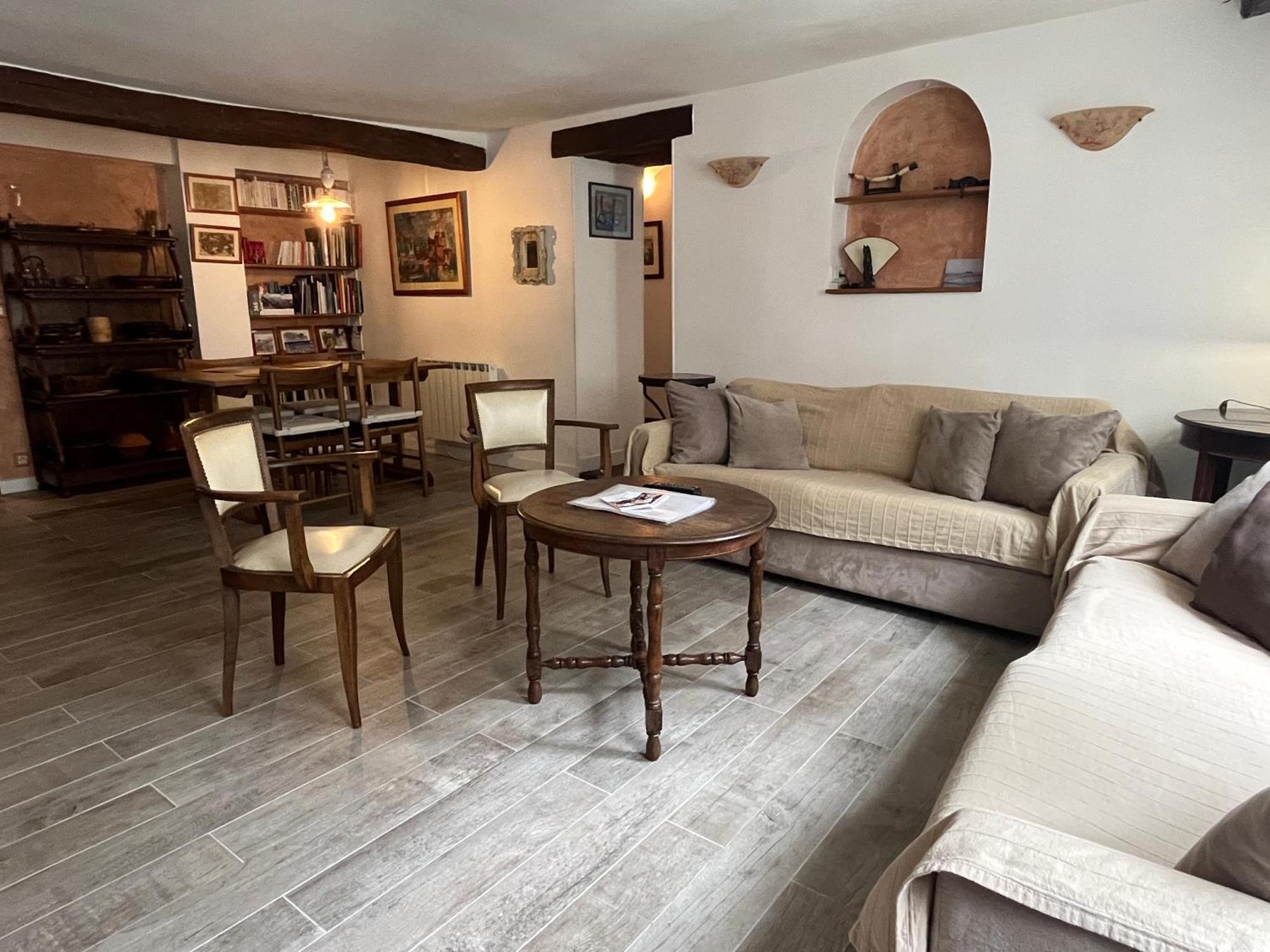 Apartment Typical Marais 3 Bedroom - Beaubourg Paris