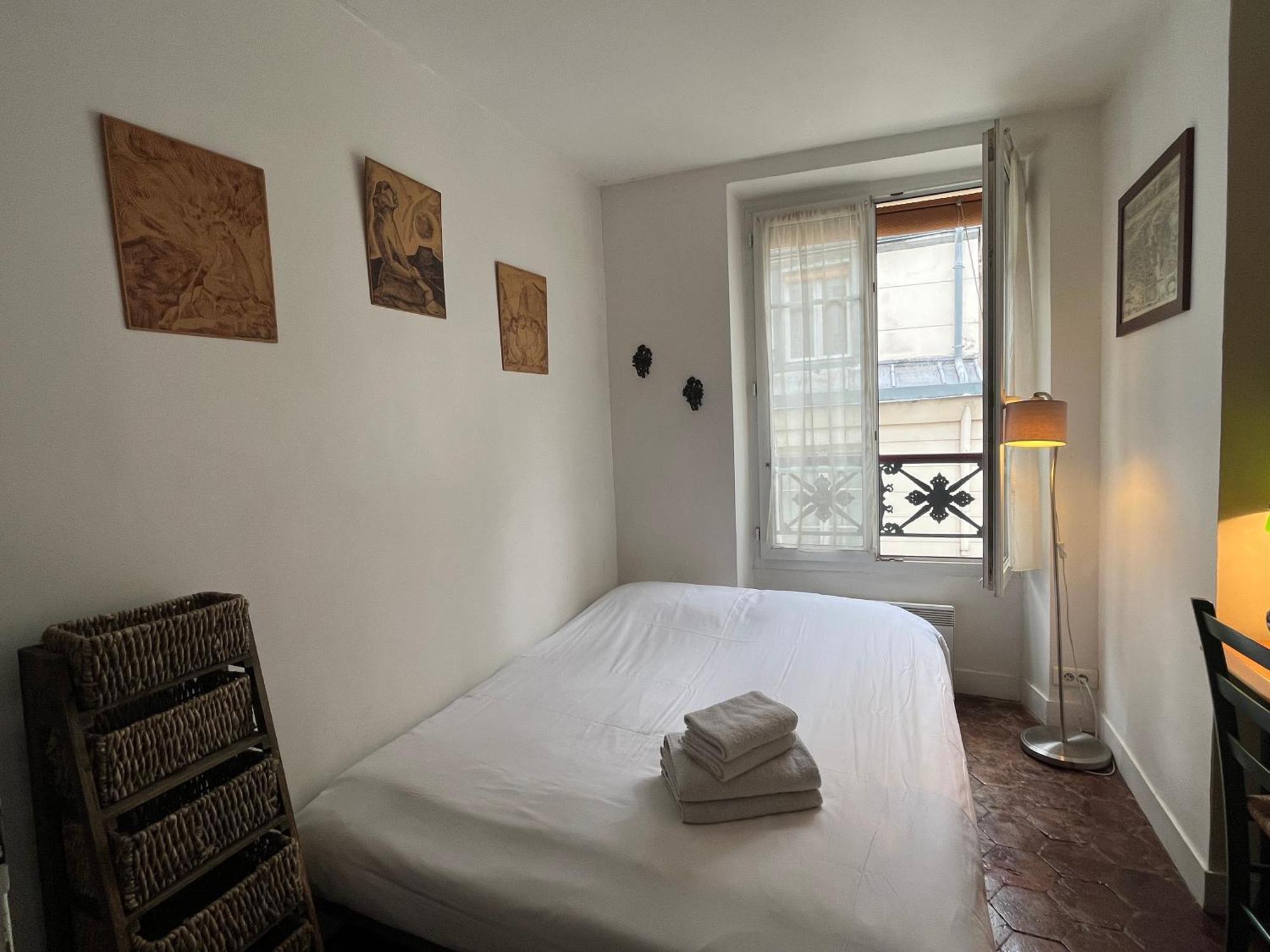 Apartment Typical Marais 3 Bedroom - Beaubourg *