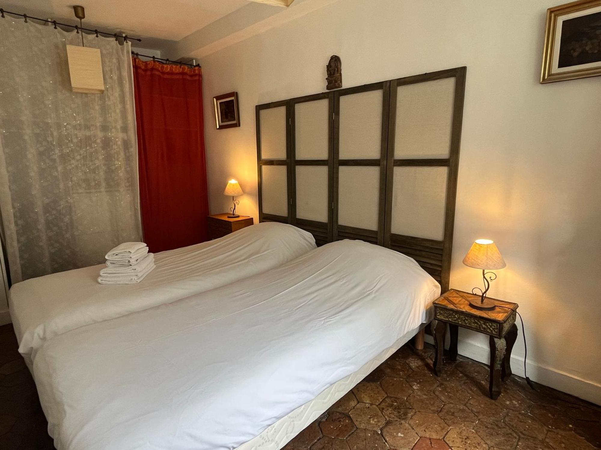 Typical Marais 3 Bedroom - Beaubourg *
