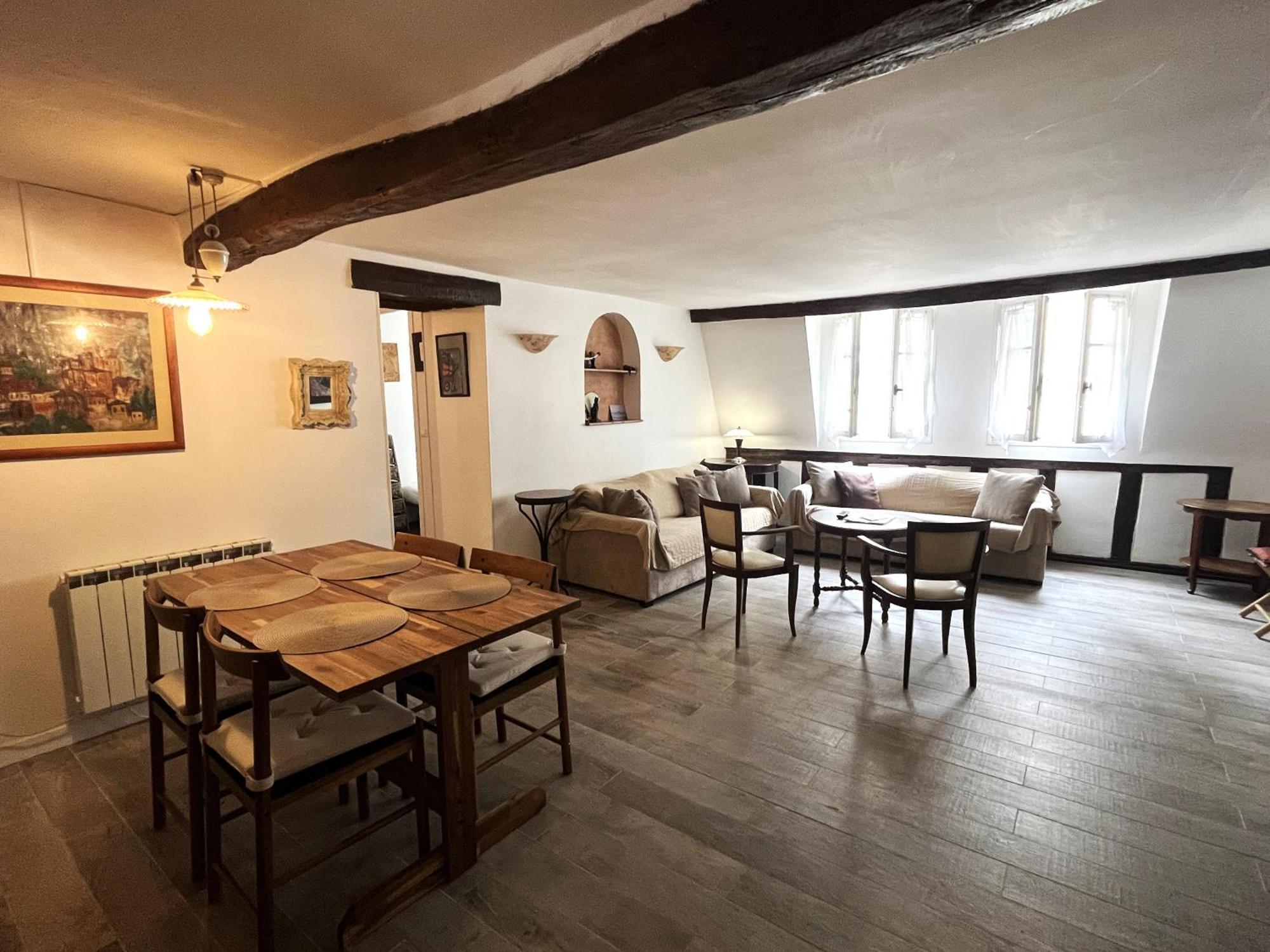 Typical Marais 3 Bedroom - Beaubourg Apartment