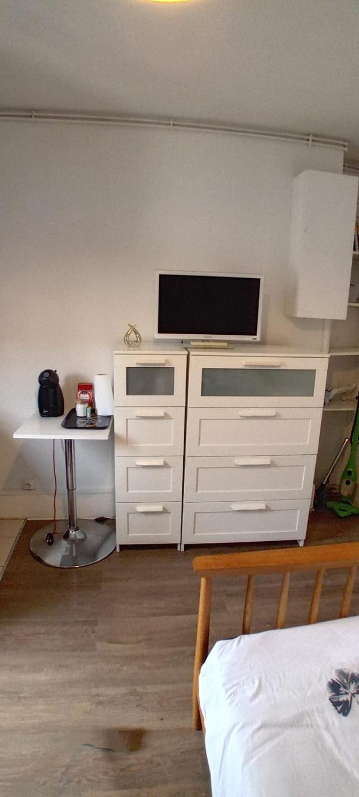 Apartment 10