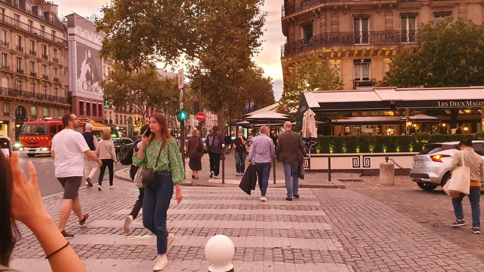 Séjour chez l'habitant Gare Montparnasse,gorgeous Place, Center ,close To Eiffel Tour And Louvre Meusm , Front Metro *