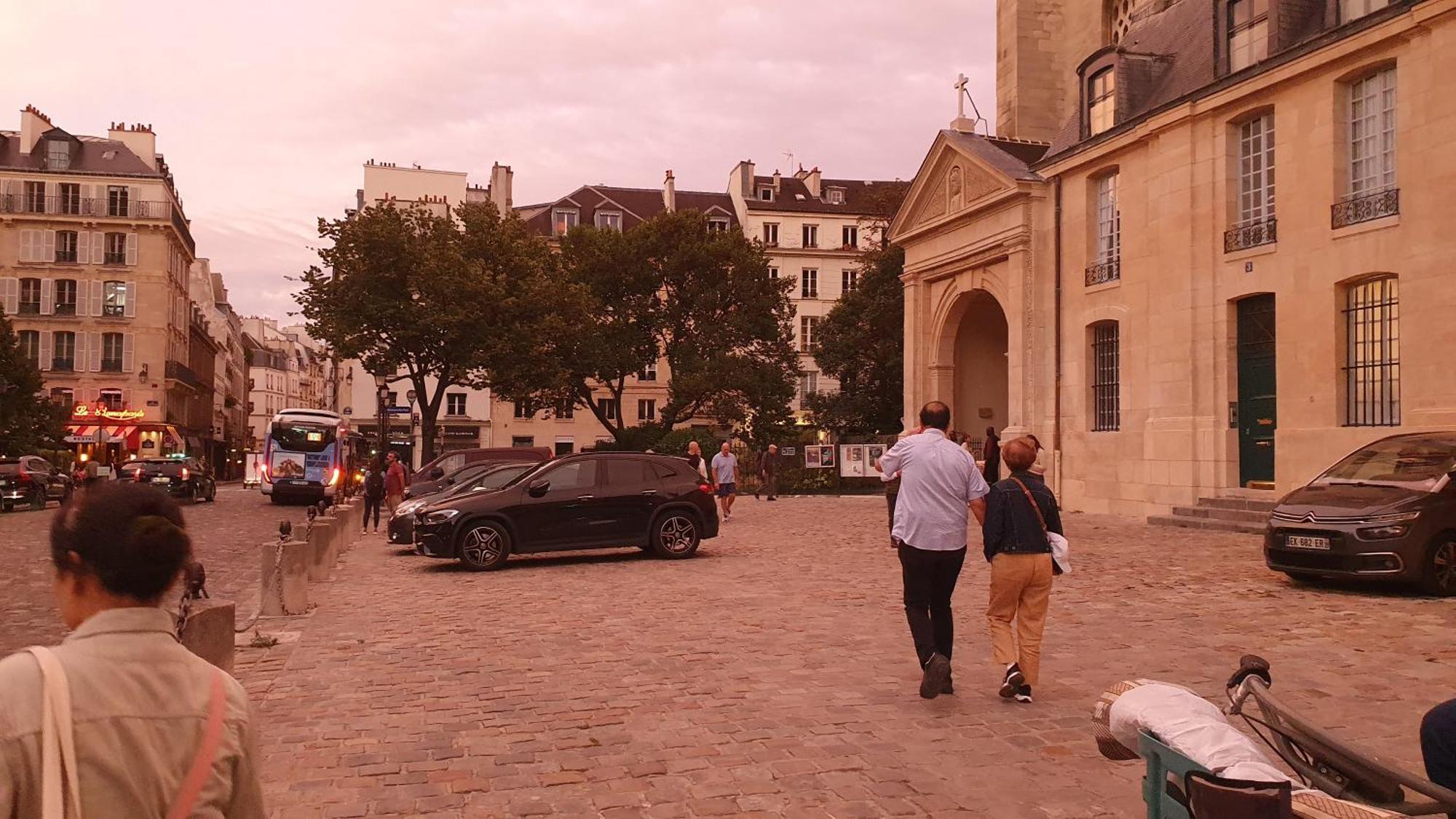 Séjour chez l'habitant Gare Montparnasse,gorgeous Place, Center ,close To Eiffel Tour And Louvre Meusm , Front Metro