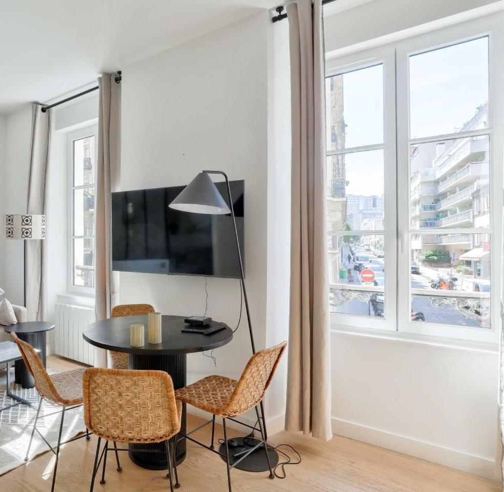 Appartement Stunning 1br Flat Near Bon Marche Rive Gauche *