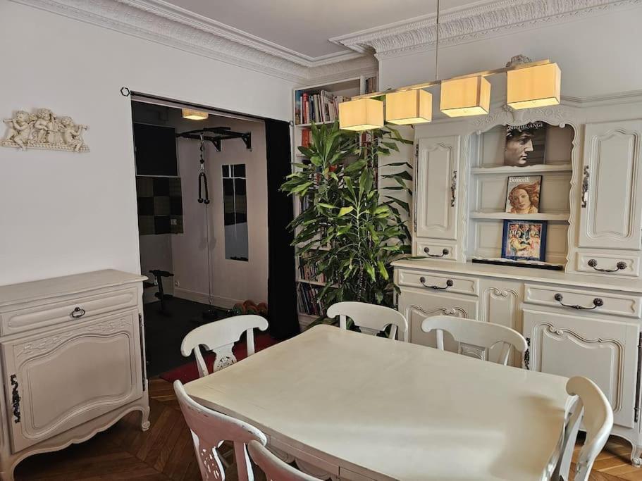 Appartement67m 2 Apartment Paris