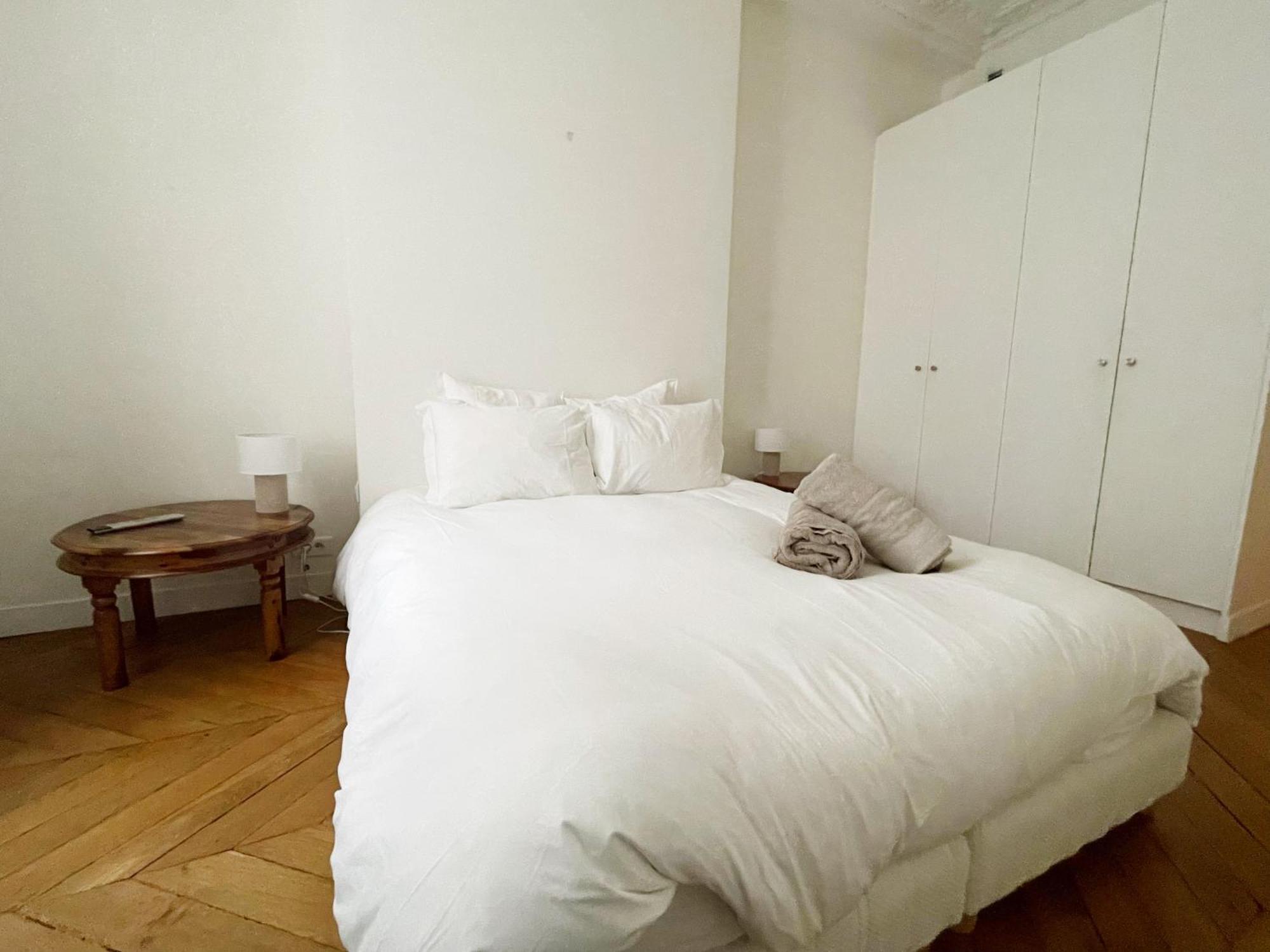 Apartment Spacious 3br Flat / Madeleine Paris