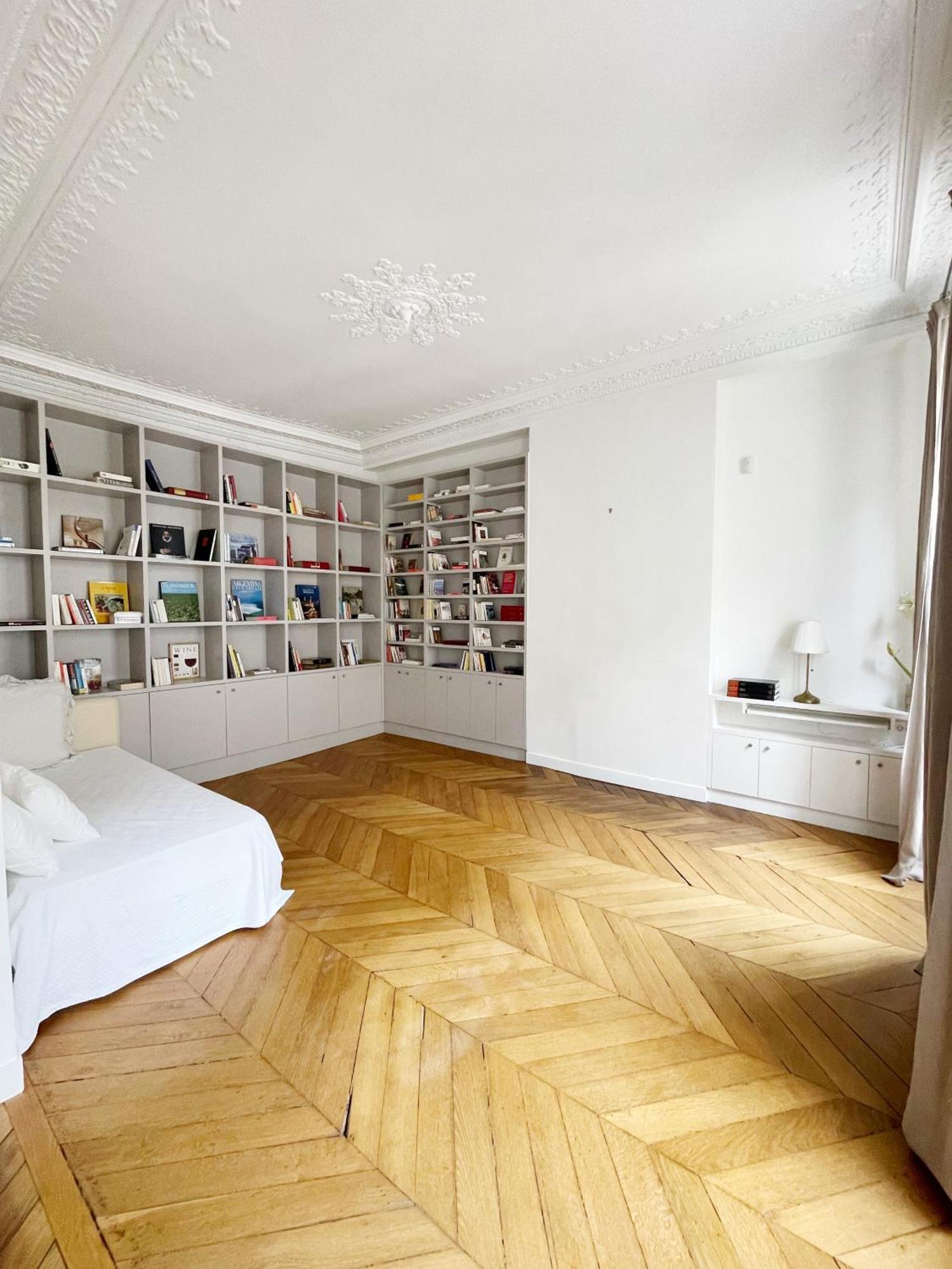 Spacious 3br Flat / Madeleine