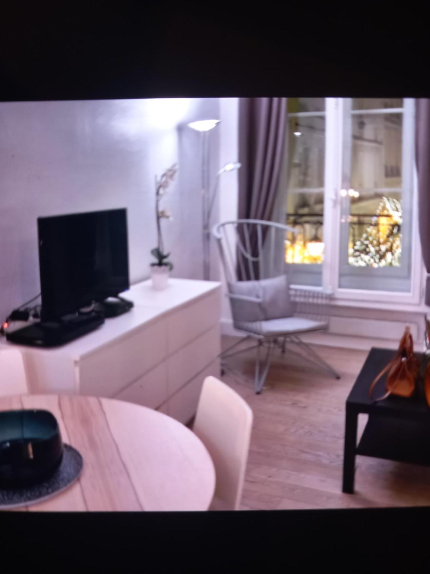 Gare Montparnasse,gorgeous Place, Center ,close To Eiffel Tour And Louvre Meusm , Front Metro Séjour chez l'habitant Paris