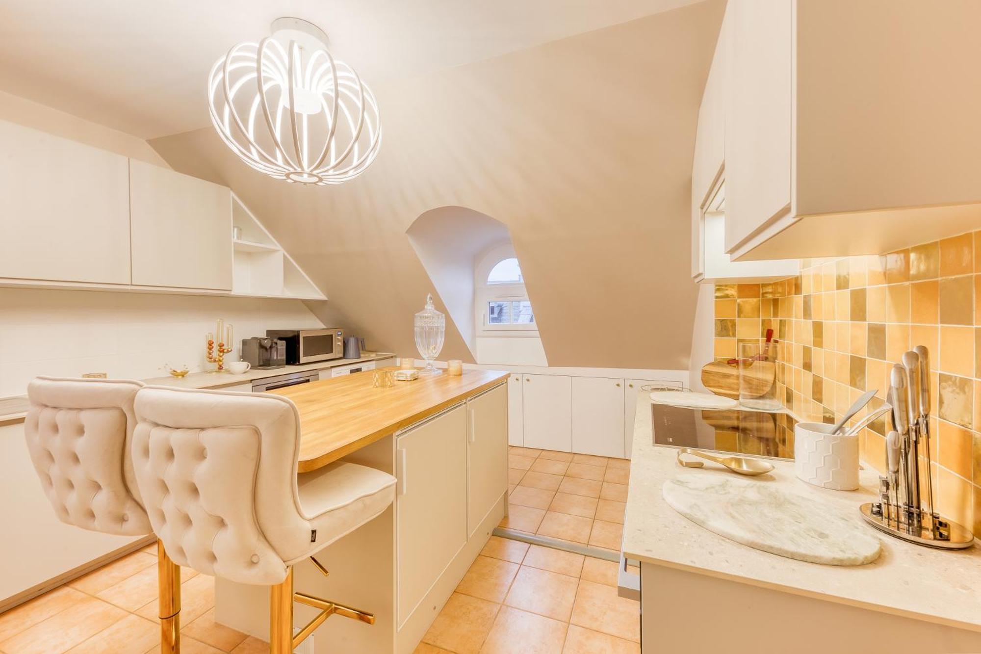 Escapade Luxe A Deux Pas Des Champs-elysees Apartment Paris