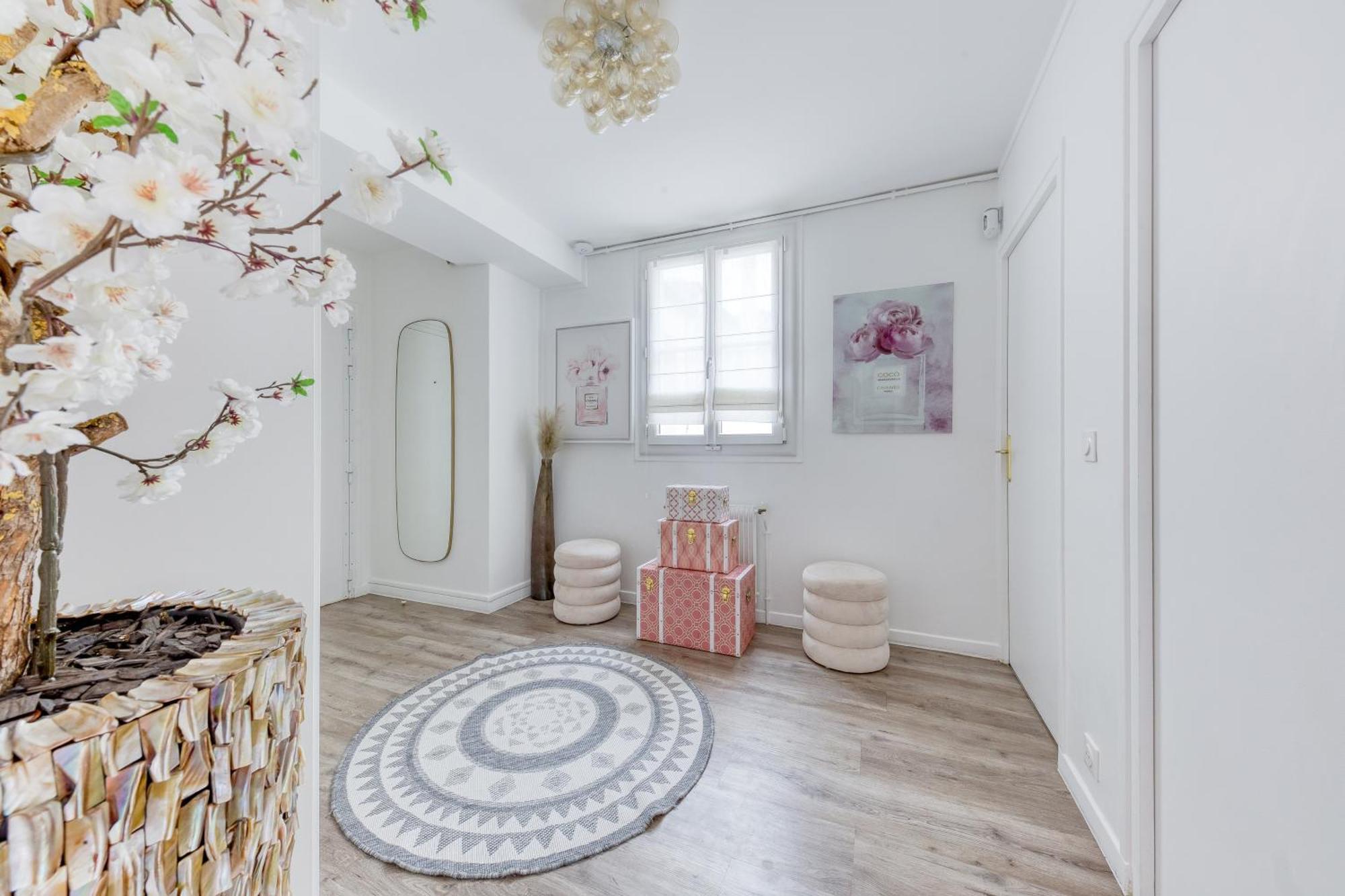Escapade Luxe A Deux Pas Des Champs-elysees Apartment Paris
