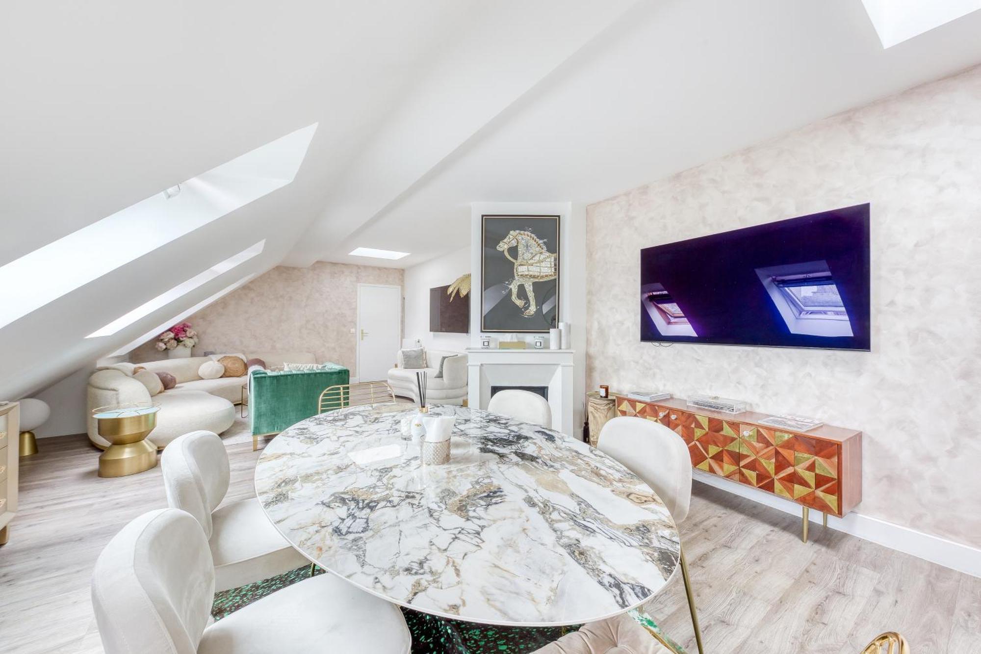Escapade Luxe A Deux Pas Des Champs-elysees Apartment