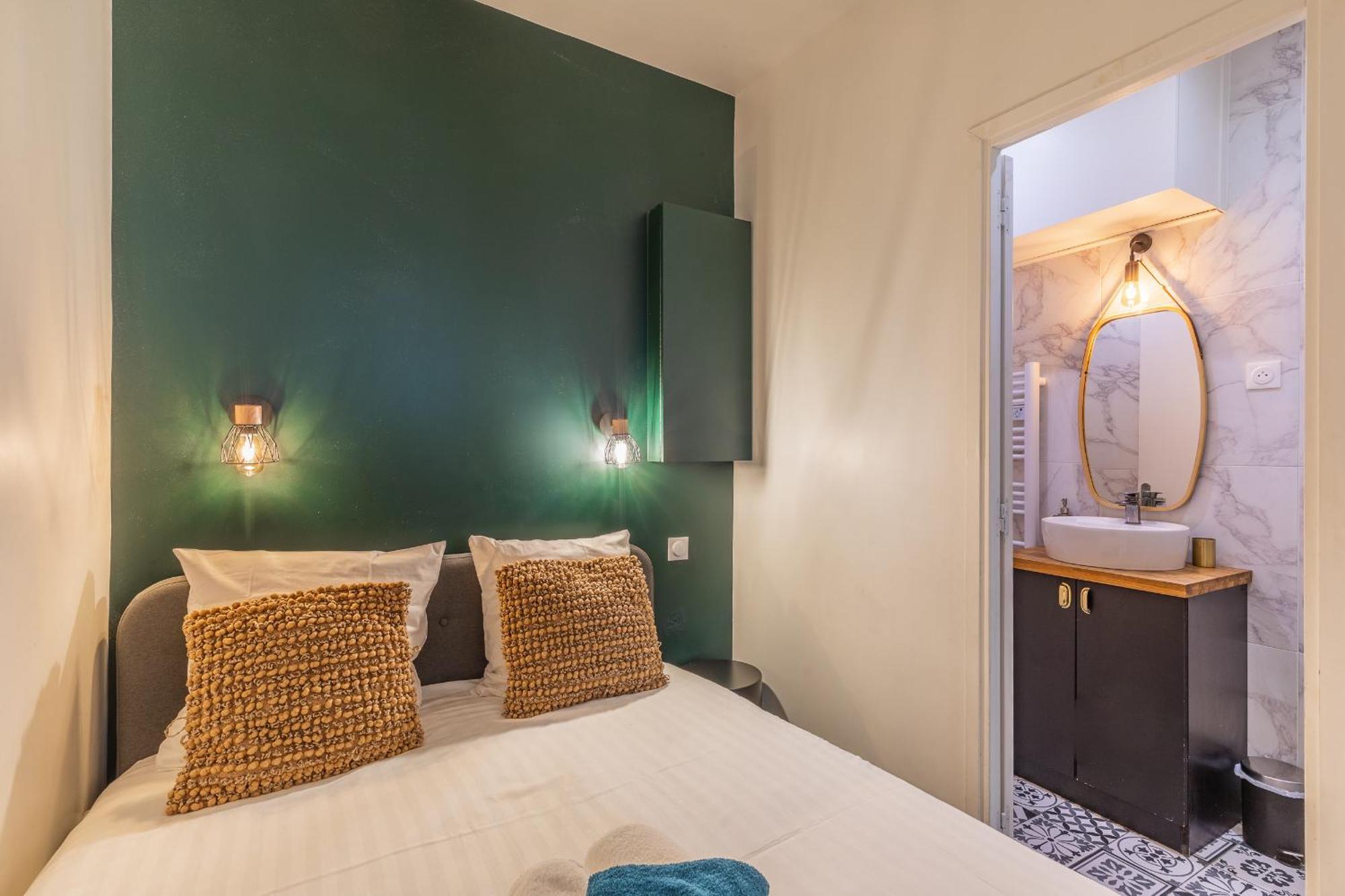 Ile Saint Louis, Notre Dame, 1 2 A 4p Apartment