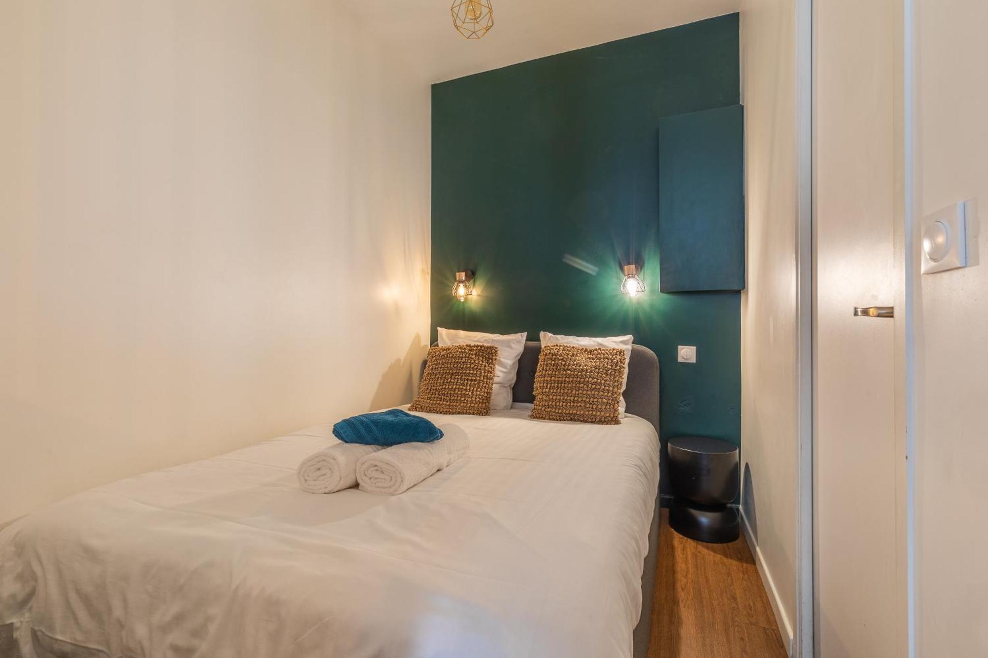 Ile Saint Louis, Notre Dame, 1 2 A 4p Apartment Paris