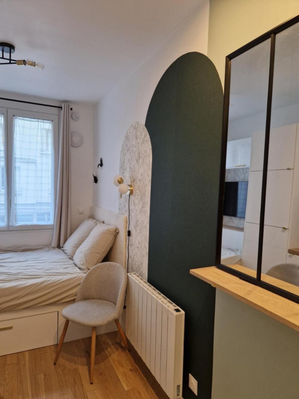 Apartment Tiny House In Paris