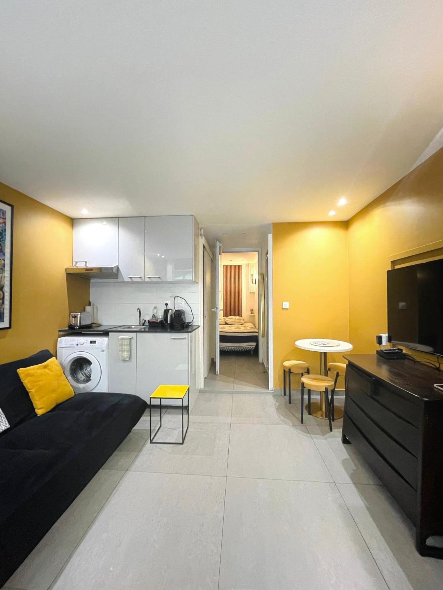 Chic Marais Centre Apartment