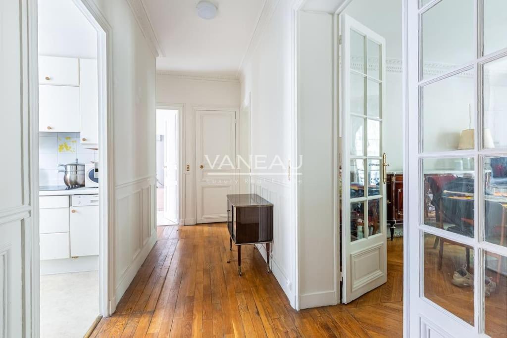 Apartment Superb Parisian Paris
