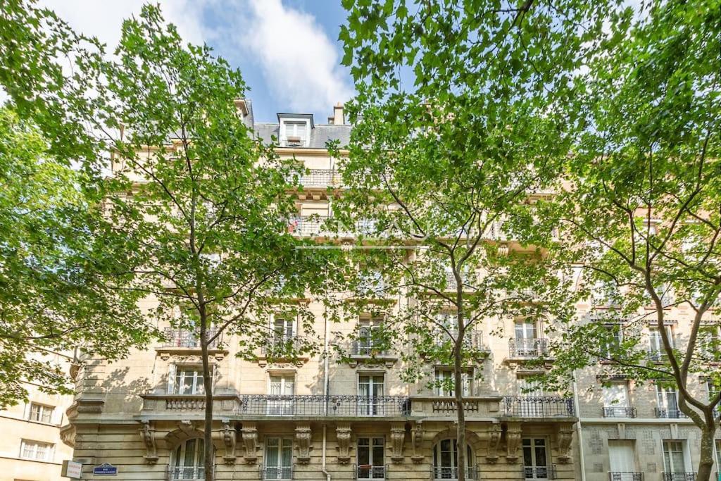 Superb Parisian