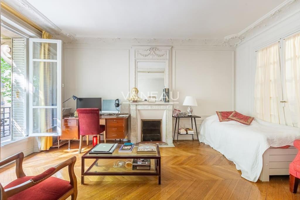 Apartment Superb Parisian Paris