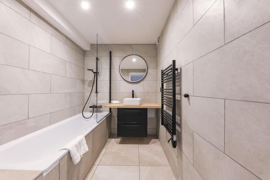Urban Retreat Brand-new Duplex 2-bedroom Apartment