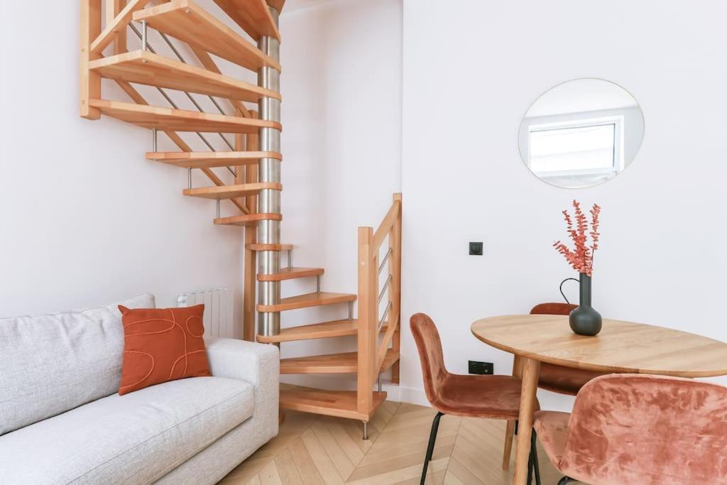 Urban Retreat Brand-new Duplex 2-bedroom Paris