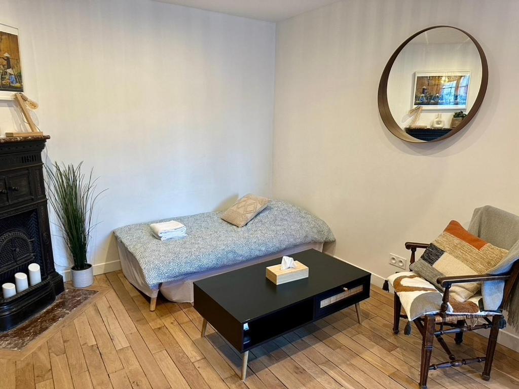 Apartment Rare D'architecte En De Montmartre