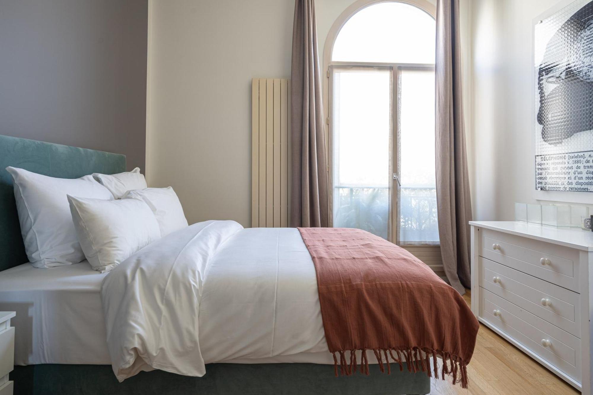 Luxury 4 Bedroom Eiffel Tower View *