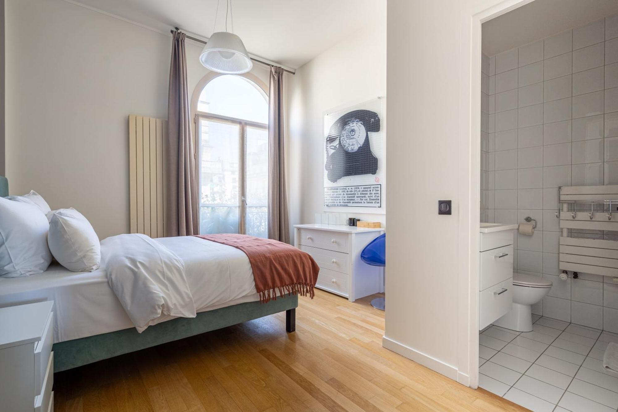 Luxury 4 Bedroom Eiffel Tower View