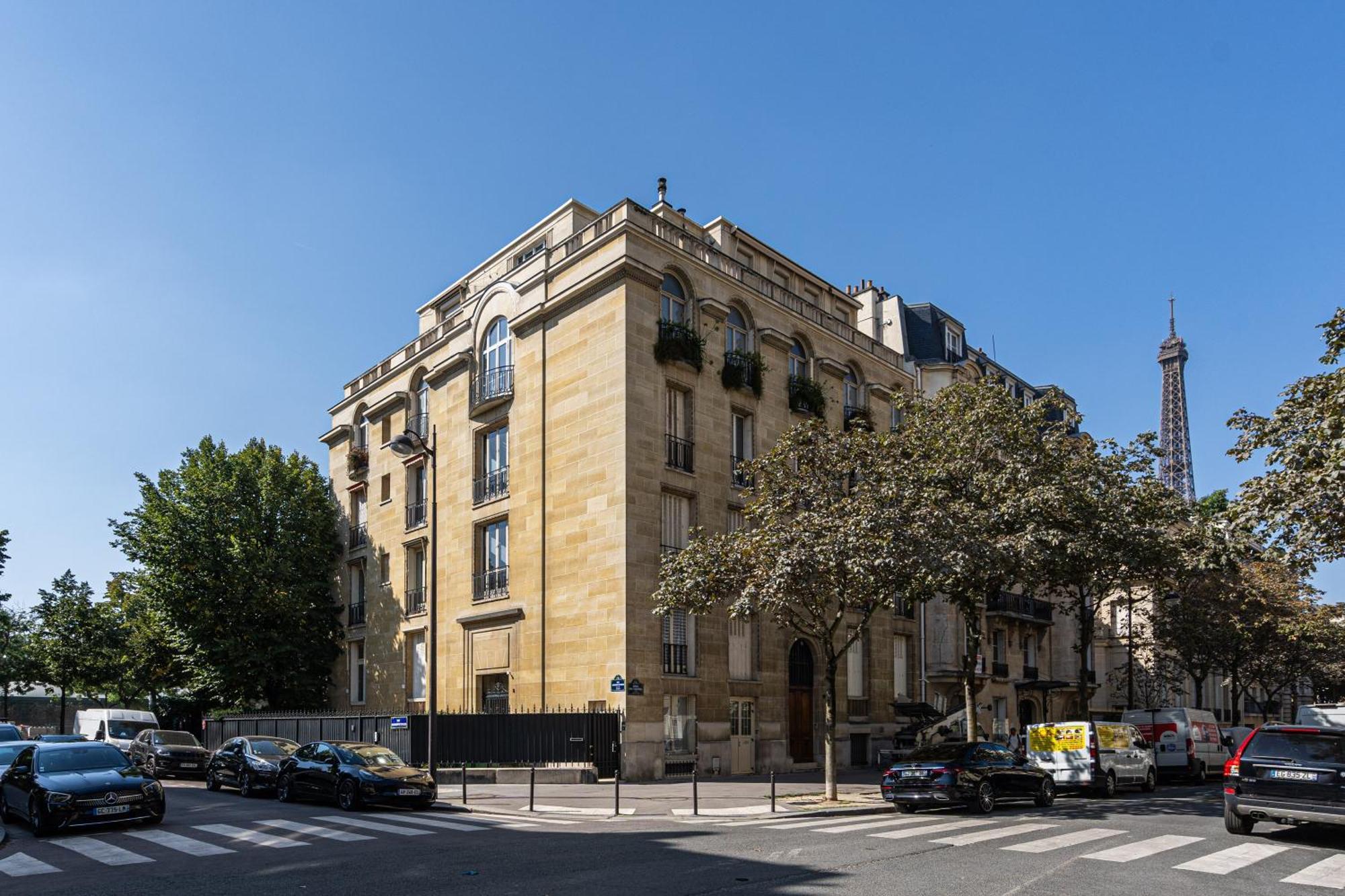Luxury 4 Bedroom Eiffel Tower View Apartment