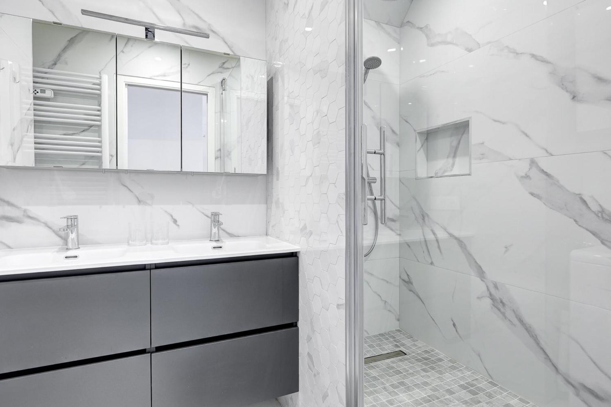 Appartement Au Coeur De Paris, Architecturale Et Elegante *