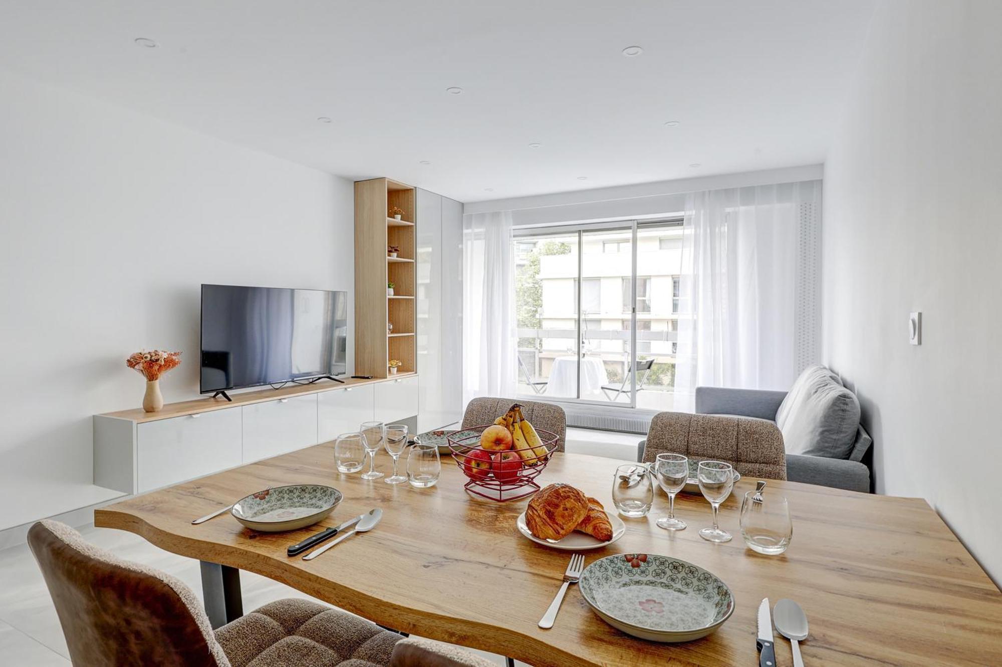 Apartment Au Coeur De Paris, Architecturale Et Elegante