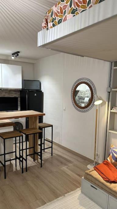 Apartment 19 Paris