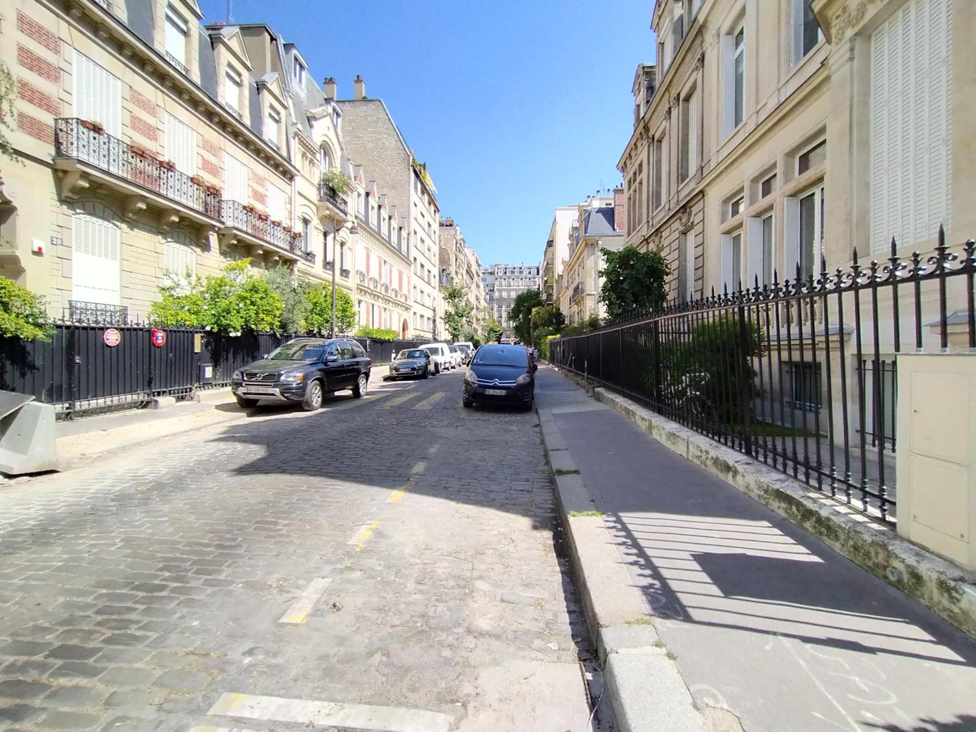 Chic Champs-elysees