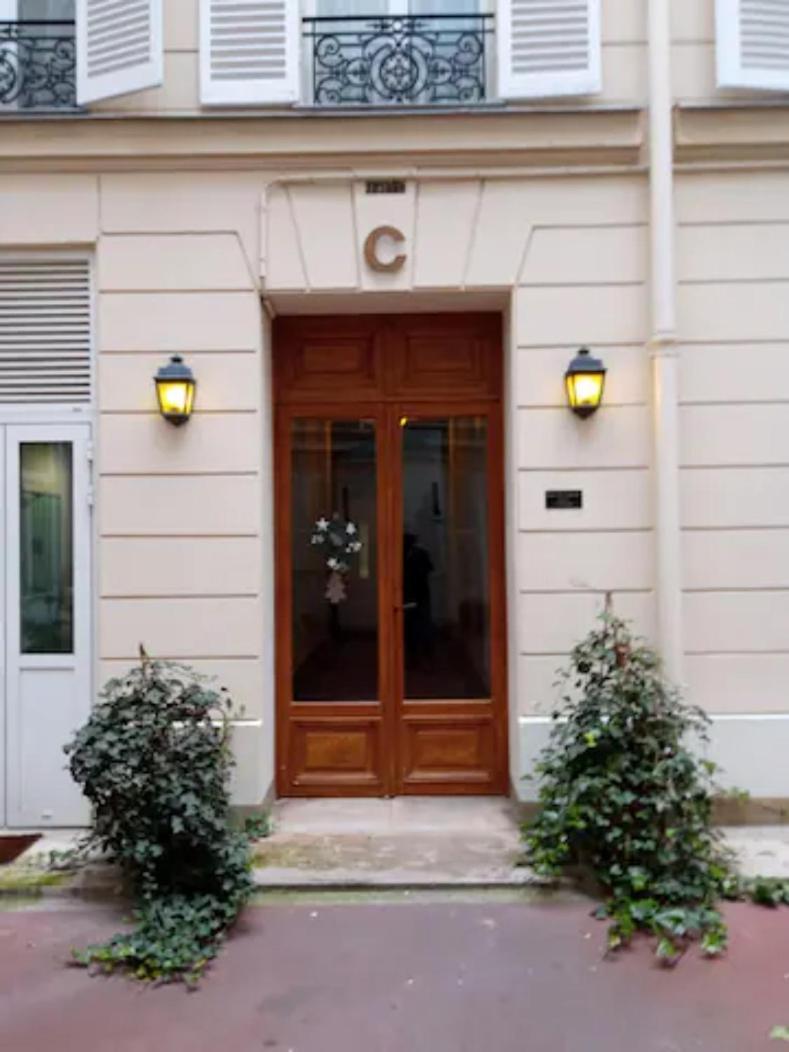 With An Eiffel Tower View Near St Germain Des Pres Homestay *