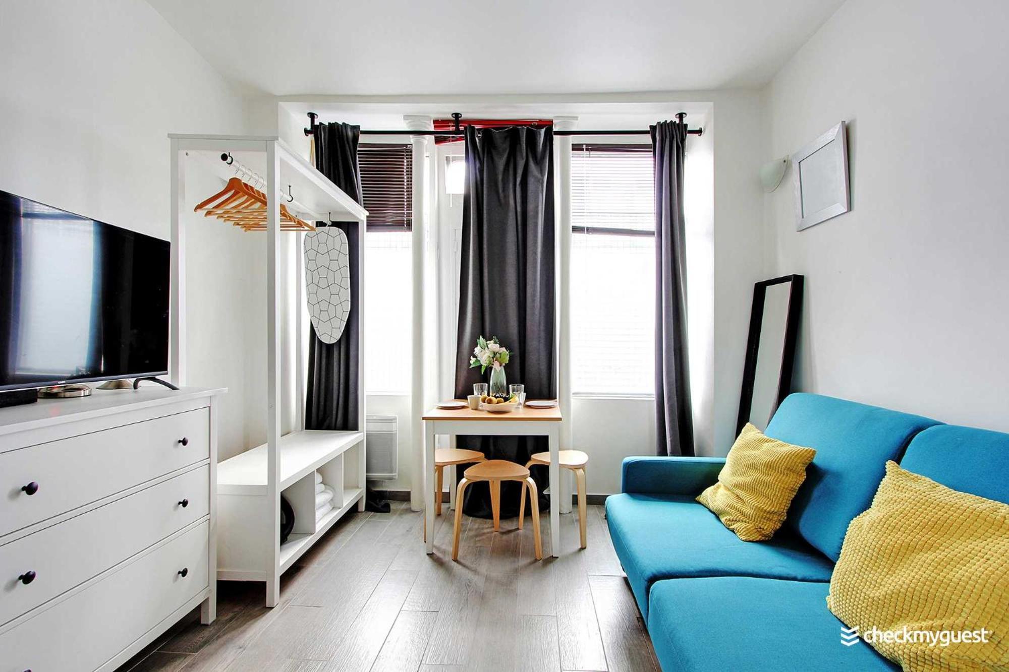 Apartment A Parisian Experience For 2 - Place De Clichy *