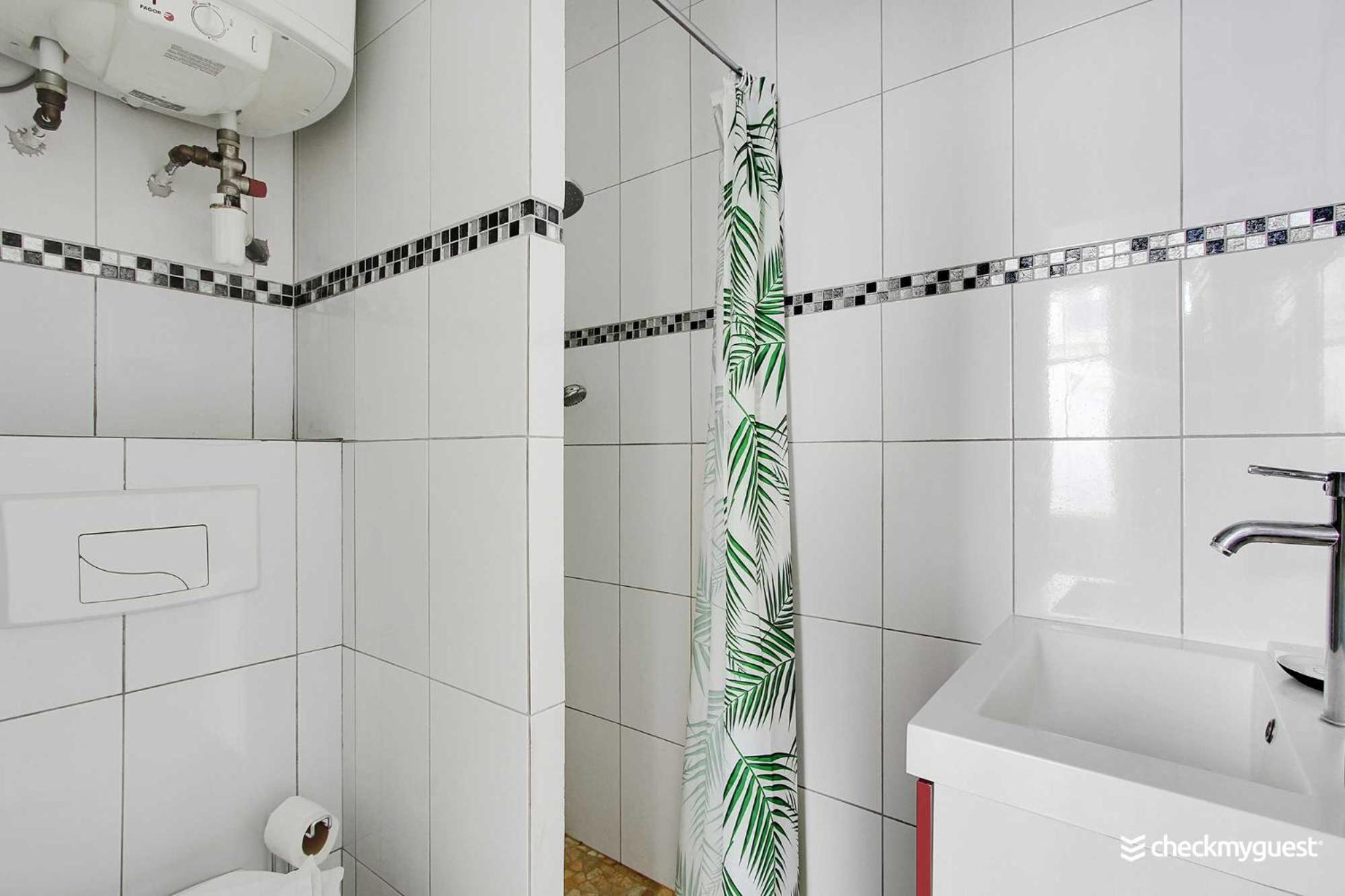 Apartment A Parisian Experience For 2 - Place De Clichy Paris
