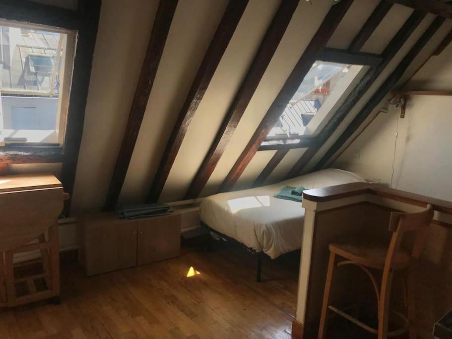 Apartment Parisien Plein De Charme