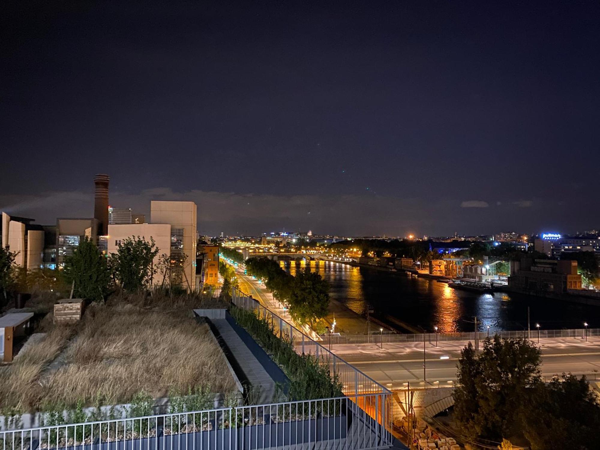 Entier Vue Seine * Paris