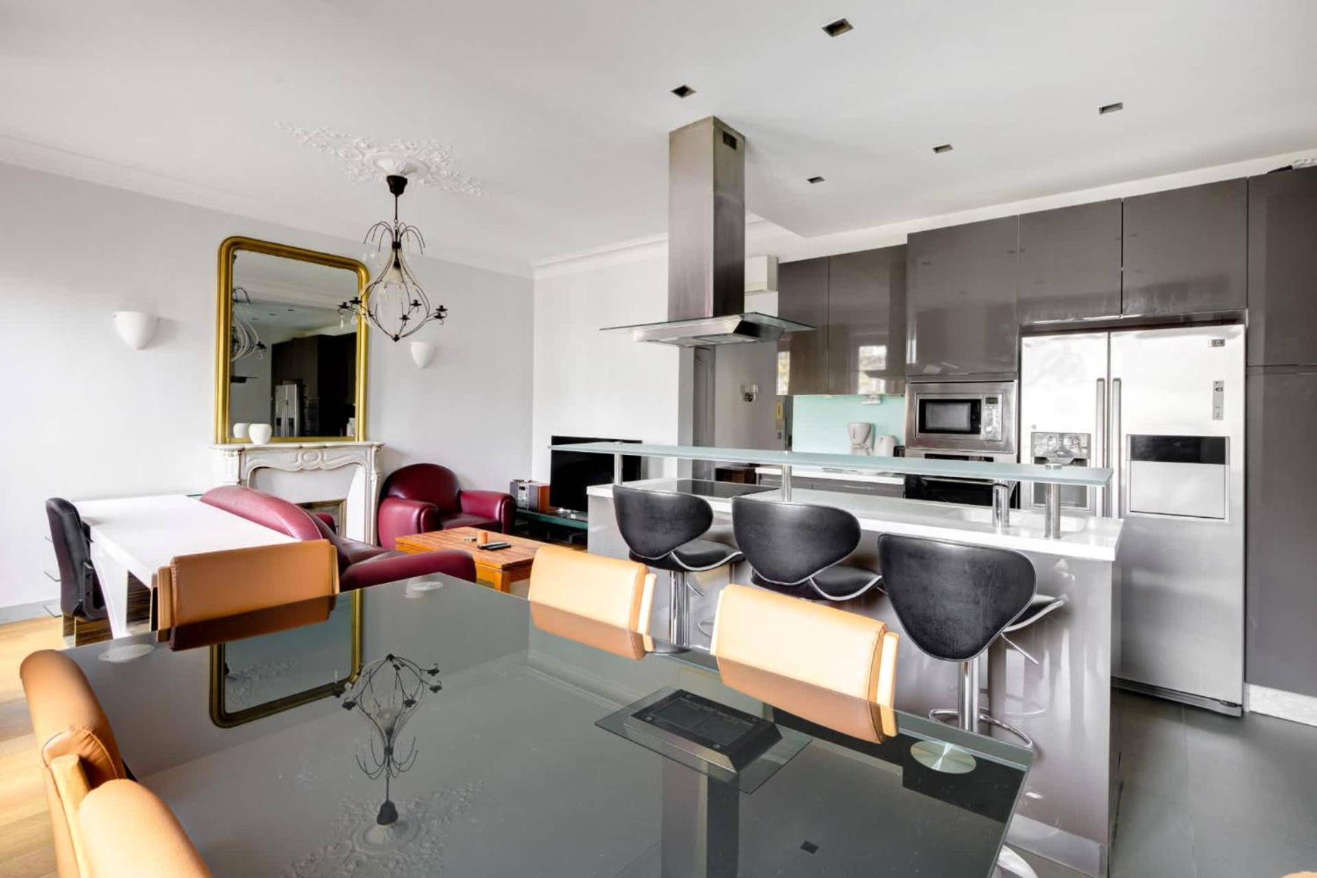 Apartment Moderne Avec Cuisine Equipee Et Balcon Paris