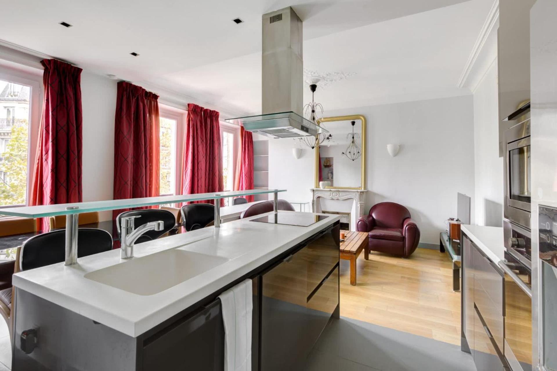 Moderne Avec Cuisine Equipee Et Balcon * Paris