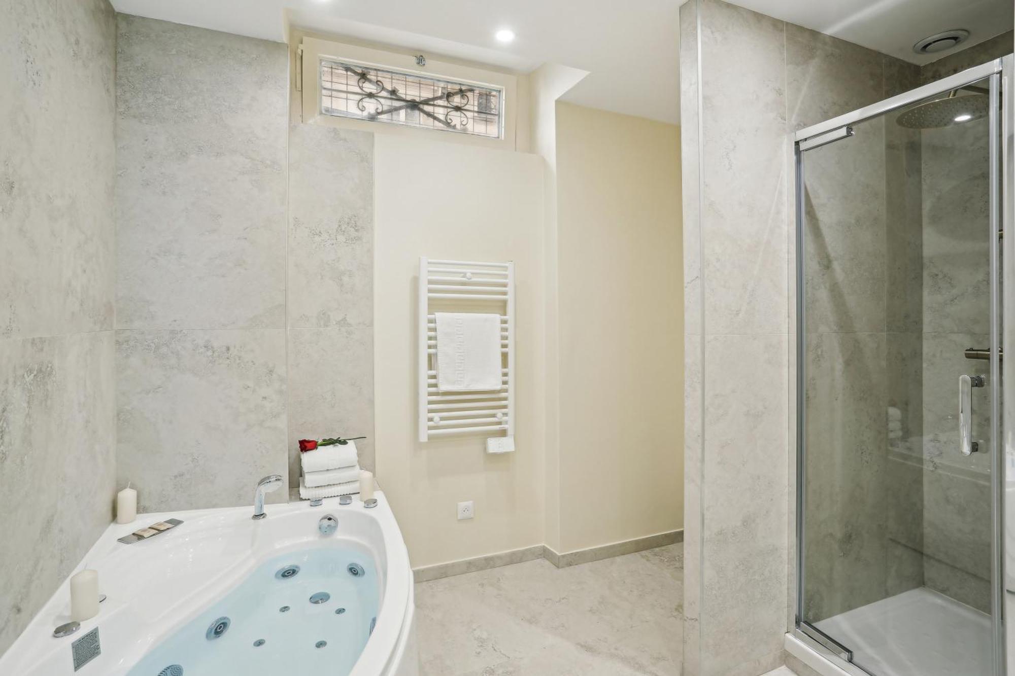 Apartment Lavie Maison Ac Hot Tub Montmartre *