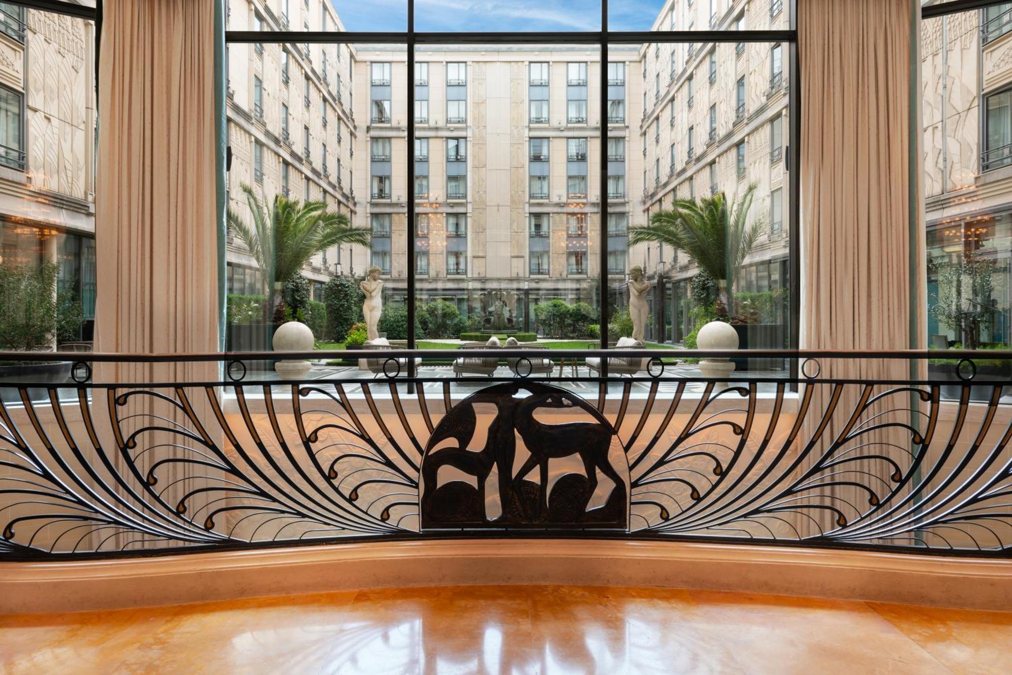 Du Collectionneur Hotel