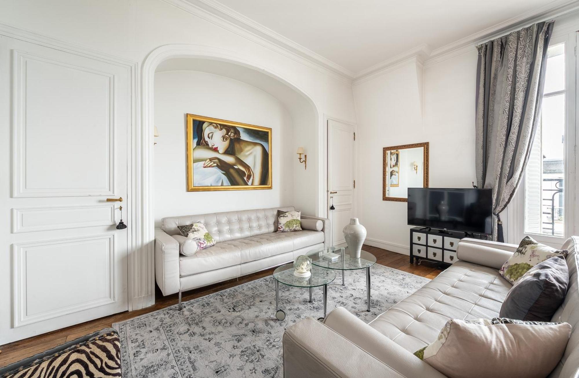 Champs Elysees I Vue Sur Tour Eiffel & Spacieux Apartment *