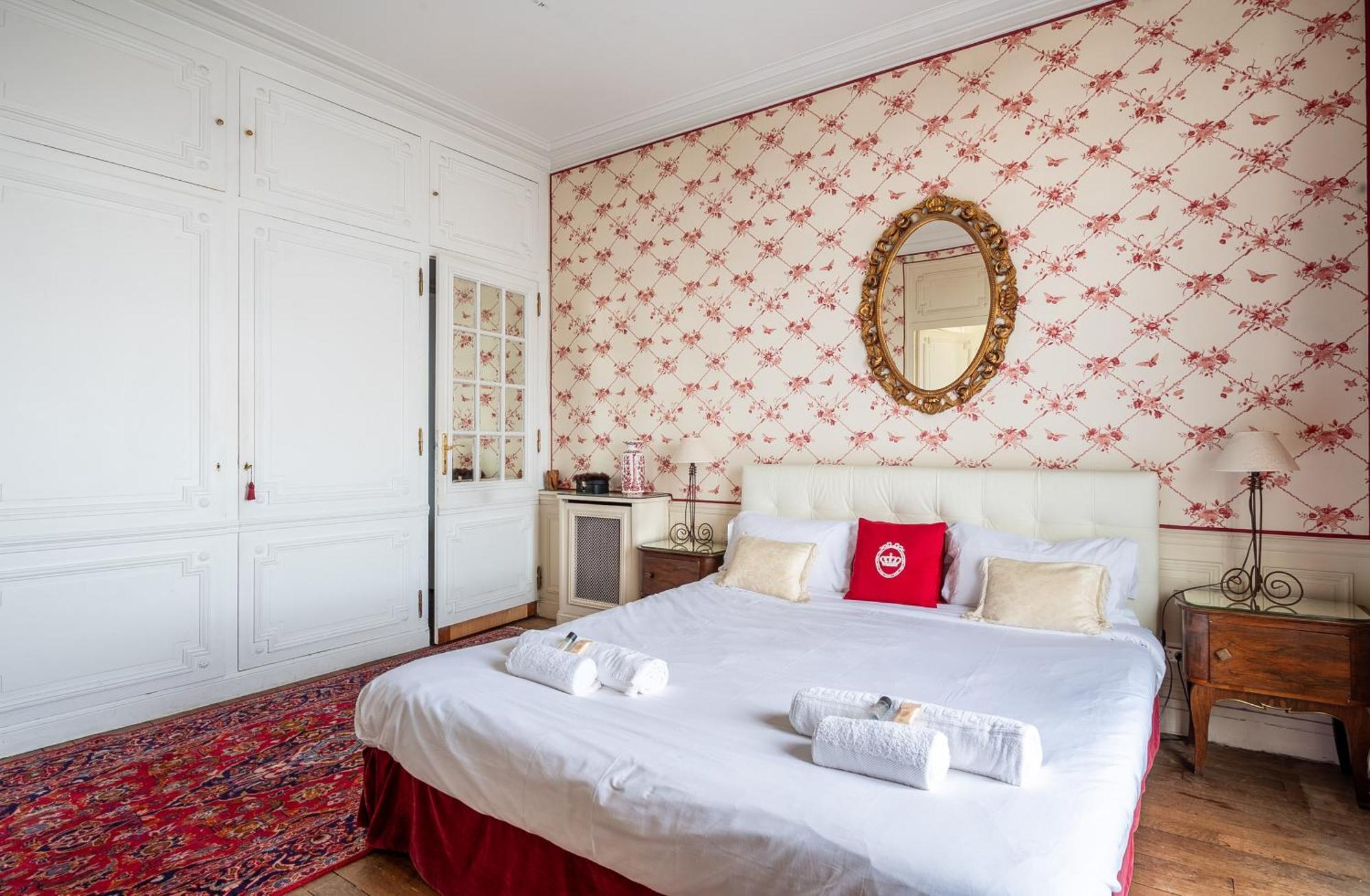 Apartment Champs Elysees I Vue Sur Tour Eiffel & Spacieux