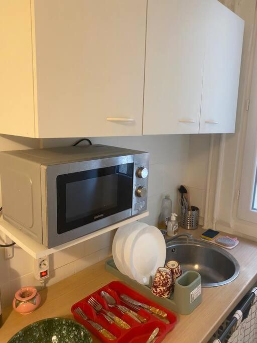 Studio 13m2completement Paris