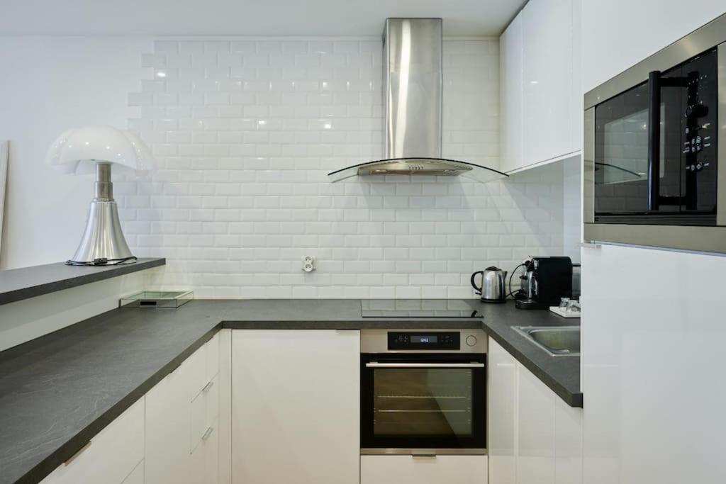 Type F2 Renove- Quartier Elysee Paris