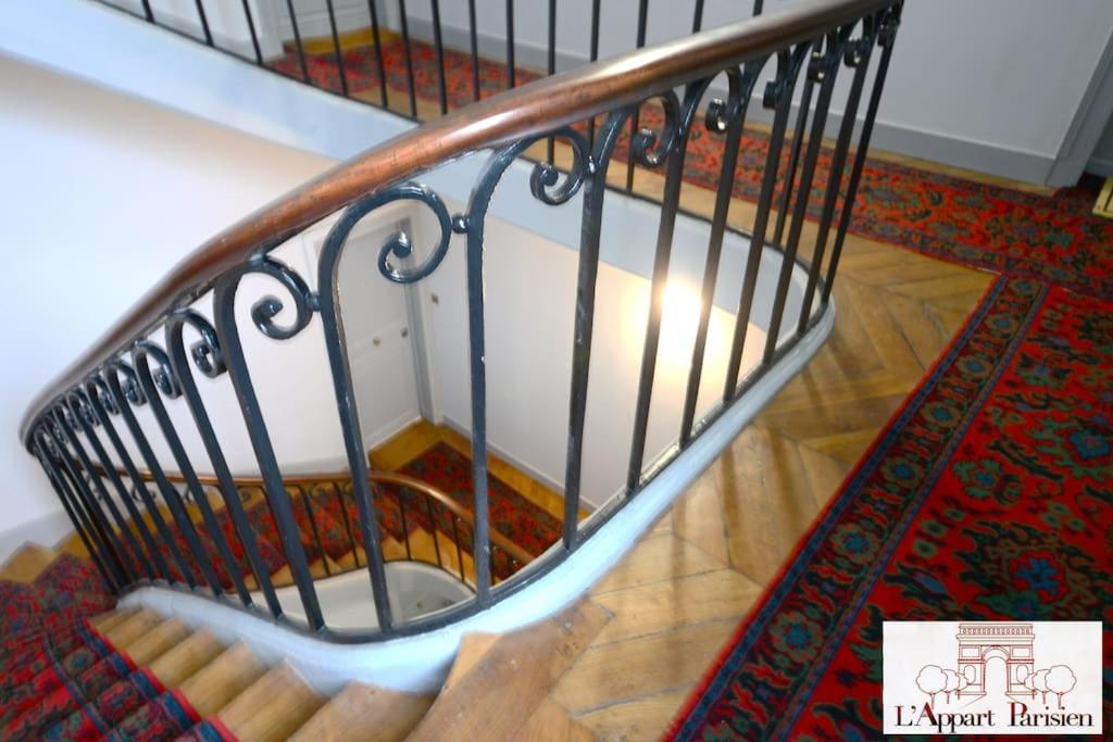 Type F2 Renove- Quartier Elysee Paris