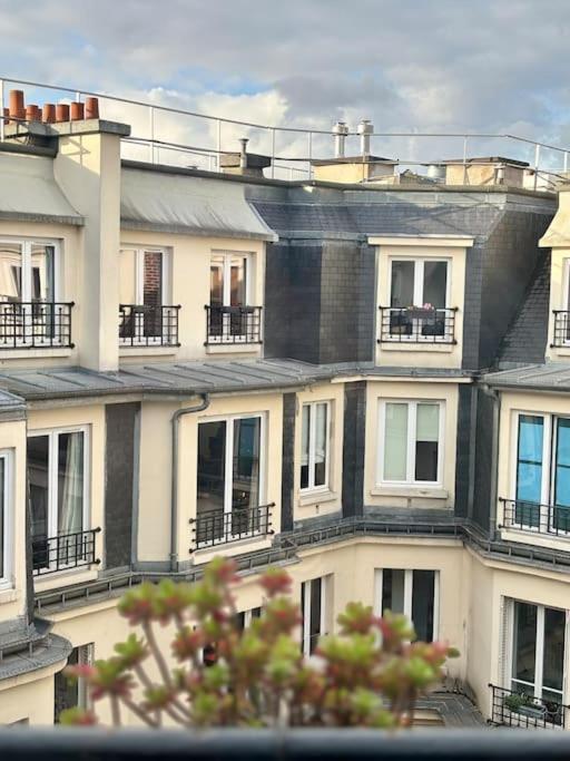 Montmartre Dernier Etage Calme Paris